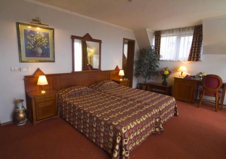 Hotel Central Wielkie Tyrnowo Pokój zdjęcie